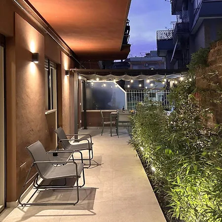 Mom's - A Few Stops From The Centre *