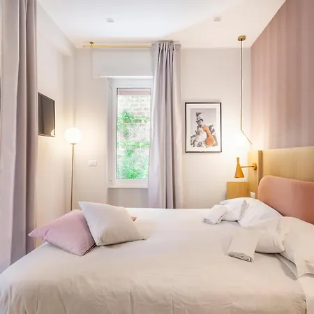 Mom's - A Few Stops From The Centre *