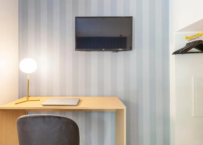 Mom's - A Few Stops From The Centre Řím