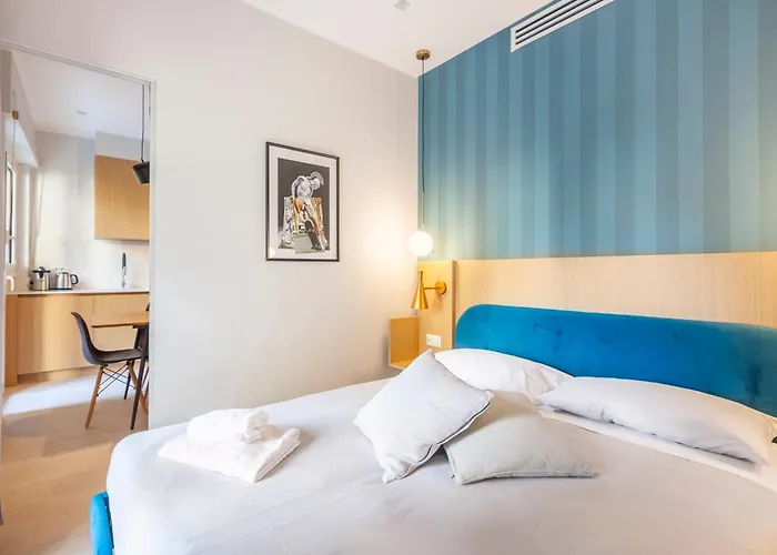 Mom's - A Few Stops From The Centre Řím